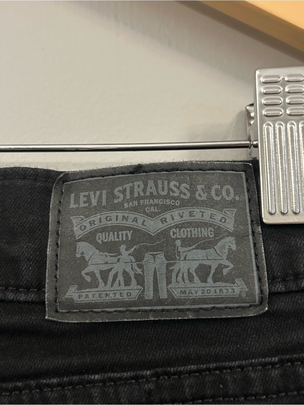 Levi's Women's Classic Straight Black Skinny Jeans Size 12 - Picture 4 of 8